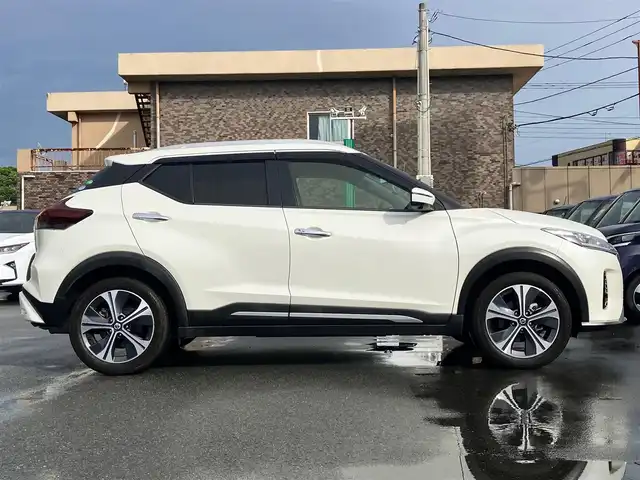 日産 キックス X ツートーンインテリアED 静岡県 2020(令2)年 2.8万km ブリリアントホワイトパール 純正9インチナビ(CD/DVD/BT/フルセグ)/プロパイロット/全方位カメラ/純正ドライブレコーダー/純正ETC2.0/D席N席シートヒーター/ステアリングヒーター/デジタルインナーミラー/クルーズコントロール（追従あり）/USB入力端子/純正フロアマット/純正17インチアルミホイール/コーナーセンサー前後/レーンキープアシスト/オートライト/LEDヘッドライト/オートエアコン/エンジンスタートボタン/パワーステアリング/パワーウィンドウ/アイドリングストップ/スマートキー/スペアキー1本/ABS/横滑り防止装置/W+サイドエアバック/衝突軽減システム