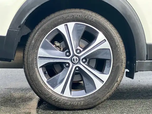 日産 キックス X ツートーンインテリアED 静岡県 2020(令2)年 2.8万km ブリリアントホワイトパール 純正9インチナビ(CD/DVD/BT/フルセグ)/プロパイロット/全方位カメラ/純正ドライブレコーダー/純正ETC2.0/D席N席シートヒーター/ステアリングヒーター/デジタルインナーミラー/クルーズコントロール（追従あり）/USB入力端子/純正フロアマット/純正17インチアルミホイール/コーナーセンサー前後/レーンキープアシスト/オートライト/LEDヘッドライト/オートエアコン/エンジンスタートボタン/パワーステアリング/パワーウィンドウ/アイドリングストップ/スマートキー/スペアキー1本/ABS/横滑り防止装置/W+サイドエアバック/衝突軽減システム