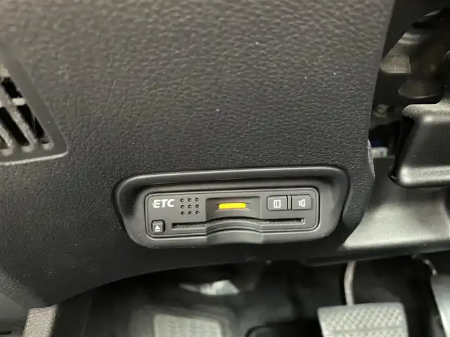 ホンダ ヴェゼル ハイブリッド Z 三重県 2015(平27)年 7.9万km ホワイトオーキッドパール 登録時78211km/禁煙車/ワンオーナー/ハーフレザーシート/ルーフレール/純正ナビ/（AM/FM/TV/Bluetooth/HDMI）/ワンセグTV/バックカメラ/ビルトインETC/ステアリングスイッチ/パドルシフト/クルーズコントロール/オートライト/スペアキー/プッシュスタート