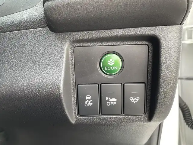 ホンダ ヴェゼル ハイブリッド Z 三重県 2015(平27)年 7.9万km ホワイトオーキッドパール 登録時78211km/禁煙車/ワンオーナー/ハーフレザーシート/ルーフレール/純正ナビ/（AM/FM/TV/Bluetooth/HDMI）/ワンセグTV/バックカメラ/ビルトインETC/ステアリングスイッチ/パドルシフト/クルーズコントロール/オートライト/スペアキー/プッシュスタート