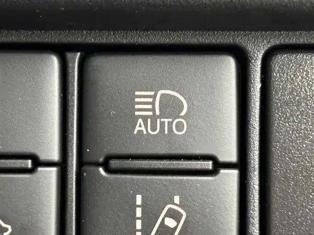 トヨタ ヴォクシー ハイブリッド ZS 煌Ⅲ 福岡県 2021(令3)年 5.5万km イナズマスパーキングブラックガラスフレーク 純正ナビ／フルセグＴＶ　/バックカメラ　/クルーズコントロール　/コーナーセンサー　/衝突軽減ブレーキ　/レーンキープ　/アクセル踏み間違い防止　/両側電動スライドドア　/ハーフレザーシート　/シートヒーター　/ＬＥＤヘッドライト