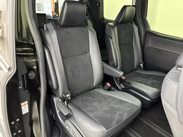 トヨタ ヴォクシー ハイブリッド ZS 煌Ⅲ 福岡県 2021(令3)年 5.5万km イナズマスパーキングブラックガラスフレーク 純正ナビ／フルセグＴＶ　/バックカメラ　/クルーズコントロール　/コーナーセンサー　/衝突軽減ブレーキ　/レーンキープ　/アクセル踏み間違い防止　/両側電動スライドドア　/ハーフレザーシート　/シートヒーター　/ＬＥＤヘッドライト