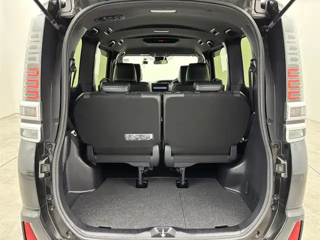 トヨタ ヴォクシー ハイブリッド ZS 煌Ⅲ 福岡県 2021(令3)年 5.5万km イナズマスパーキングブラックガラスフレーク 純正ナビ／フルセグＴＶ　/バックカメラ　/クルーズコントロール　/コーナーセンサー　/衝突軽減ブレーキ　/レーンキープ　/アクセル踏み間違い防止　/両側電動スライドドア　/ハーフレザーシート　/シートヒーター　/ＬＥＤヘッドライト