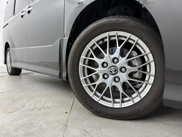 トヨタ ヴォクシー ハイブリッド ZS 煌Ⅲ 福岡県 2021(令3)年 5.5万km イナズマスパーキングブラックガラスフレーク 純正ナビ／フルセグＴＶ　/バックカメラ　/クルーズコントロール　/コーナーセンサー　/衝突軽減ブレーキ　/レーンキープ　/アクセル踏み間違い防止　/両側電動スライドドア　/ハーフレザーシート　/シートヒーター　/ＬＥＤヘッドライト