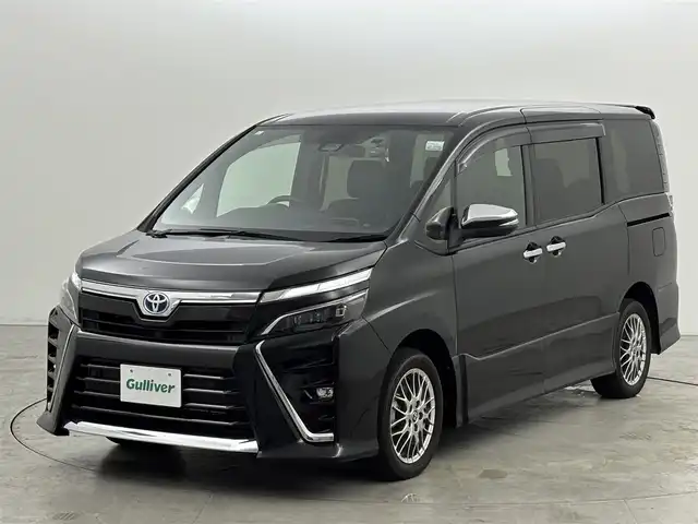 トヨタ ヴォクシー ハイブリッド ZS 煌Ⅲ 福岡県 2021(令3)年 5.5万km イナズマスパーキングブラックガラスフレーク 純正ナビ／フルセグＴＶ　/バックカメラ　/クルーズコントロール　/コーナーセンサー　/衝突軽減ブレーキ　/レーンキープ　/アクセル踏み間違い防止　/両側電動スライドドア　/ハーフレザーシート　/シートヒーター　/ＬＥＤヘッドライト