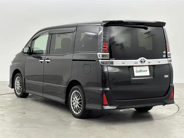 トヨタ ヴォクシー ハイブリッド ZS 煌Ⅲ 福岡県 2021(令3)年 5.5万km イナズマスパーキングブラックガラスフレーク 純正ナビ／フルセグＴＶ　/バックカメラ　/クルーズコントロール　/コーナーセンサー　/衝突軽減ブレーキ　/レーンキープ　/アクセル踏み間違い防止　/両側電動スライドドア　/ハーフレザーシート　/シートヒーター　/ＬＥＤヘッドライト