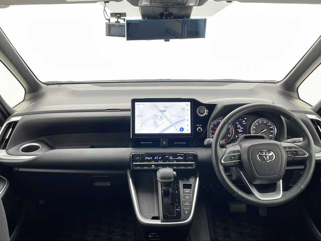 トヨタ ノア S－G 千葉県 2022(令4)年 1.9万km ホワイトパールクリスタルシャイン ワンオーナー/パノラミックビューモニター/ブラインドスポットモニター/クルーズコントロール/10.5インチディスプレイナビ/BT/TV/Miracast/後部14インチフリップダウンモニター/HDMI/ステアリングリモコン/両側パワースライドドア/純正16AW/純正ドアバイザー/リアサンシェード/プッシュスタート/純正ビルトインETC2.0/オートマチックハイビーム/LEDヘッドライト