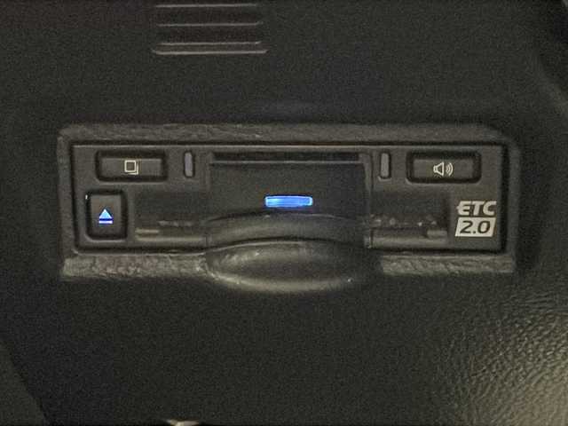 トヨタ ノア S－G 千葉県 2022(令4)年 1.9万km ホワイトパールクリスタルシャイン ワンオーナー/パノラミックビューモニター/ブラインドスポットモニター/クルーズコントロール/10.5インチディスプレイナビ/BT/TV/Miracast/後部14インチフリップダウンモニター/HDMI/ステアリングリモコン/両側パワースライドドア/純正16AW/純正ドアバイザー/リアサンシェード/プッシュスタート/純正ビルトインETC2.0/オートマチックハイビーム/LEDヘッドライト