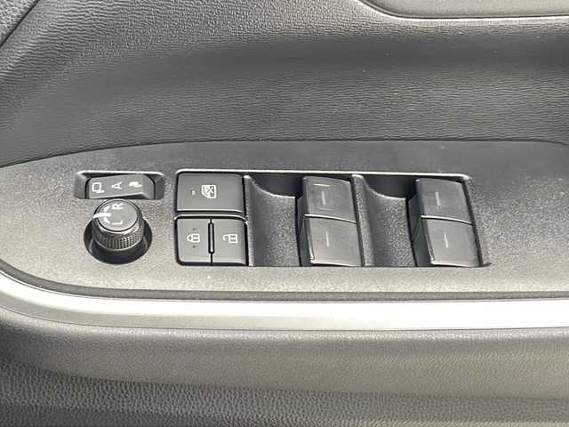 トヨタ ノア S－G 千葉県 2022(令4)年 1.9万km ホワイトパールクリスタルシャイン ワンオーナー/パノラミックビューモニター/ブラインドスポットモニター/クルーズコントロール/10.5インチディスプレイナビ/BT/TV/Miracast/後部14インチフリップダウンモニター/HDMI/ステアリングリモコン/両側パワースライドドア/純正16AW/純正ドアバイザー/リアサンシェード/プッシュスタート/純正ビルトインETC2.0/オートマチックハイビーム/LEDヘッドライト