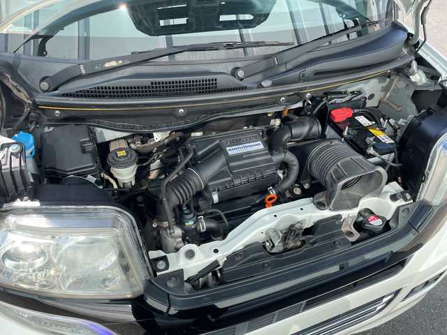 ホンダ Ｎ ＢＯＸ カスタムGターボSSブラッククタイル 神奈川県 2017(平29)年 3.7万km プレミアムホワイトパールⅡ 純正８インチSDナビ（VXM-175VFEi）/フルセグ/Bluetooth/CD/DVD/バックカメラ/クルーズコントロール/シートヒーター/シティブレーキアクティブシステム/パドルシフト/オートリトラミラー/プッシュスタート/スマートキー/LEDフォグランプ/純正フロアマット/純正アルミホイール/レーンキープアシスト/アイドリングストップ/ハーフレザー/ETC/盗難防止装置/衝突被害軽減システム/横滑り防止装置/カーテンエアバック