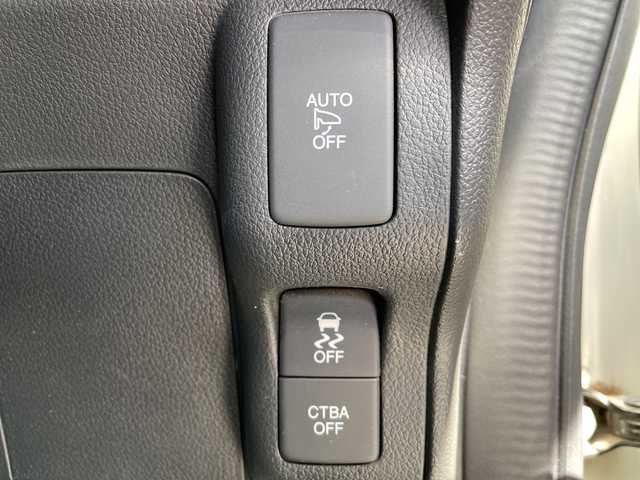 ホンダ Ｎ ＢＯＸ カスタムGターボSSブラッククタイル 神奈川県 2017(平29)年 3.7万km プレミアムホワイトパールⅡ 純正８インチSDナビ（VXM-175VFEi）/フルセグ/Bluetooth/CD/DVD/バックカメラ/クルーズコントロール/シートヒーター/シティブレーキアクティブシステム/パドルシフト/オートリトラミラー/プッシュスタート/スマートキー/LEDフォグランプ/純正フロアマット/純正アルミホイール/レーンキープアシスト/アイドリングストップ/ハーフレザー/ETC/盗難防止装置/衝突被害軽減システム/横滑り防止装置/カーテンエアバック