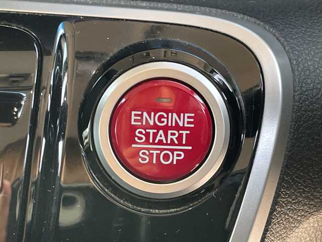 ホンダ Ｎ ＢＯＸ カスタムGターボSSブラッククタイル 神奈川県 2017(平29)年 3.7万km プレミアムホワイトパールⅡ 純正８インチSDナビ（VXM-175VFEi）/フルセグ/Bluetooth/CD/DVD/バックカメラ/クルーズコントロール/シートヒーター/シティブレーキアクティブシステム/パドルシフト/オートリトラミラー/プッシュスタート/スマートキー/LEDフォグランプ/純正フロアマット/純正アルミホイール/レーンキープアシスト/アイドリングストップ/ハーフレザー/ETC/盗難防止装置/衝突被害軽減システム/横滑り防止装置/カーテンエアバック