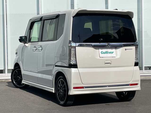 ホンダ Ｎ ＢＯＸ カスタムGターボSSブラッククタイル 神奈川県 2017(平29)年 3.7万km プレミアムホワイトパールⅡ 純正８インチSDナビ（VXM-175VFEi）/フルセグ/Bluetooth/CD/DVD/バックカメラ/クルーズコントロール/シートヒーター/シティブレーキアクティブシステム/パドルシフト/オートリトラミラー/プッシュスタート/スマートキー/LEDフォグランプ/純正フロアマット/純正アルミホイール/レーンキープアシスト/アイドリングストップ/ハーフレザー/ETC/盗難防止装置/衝突被害軽減システム/横滑り防止装置/カーテンエアバック