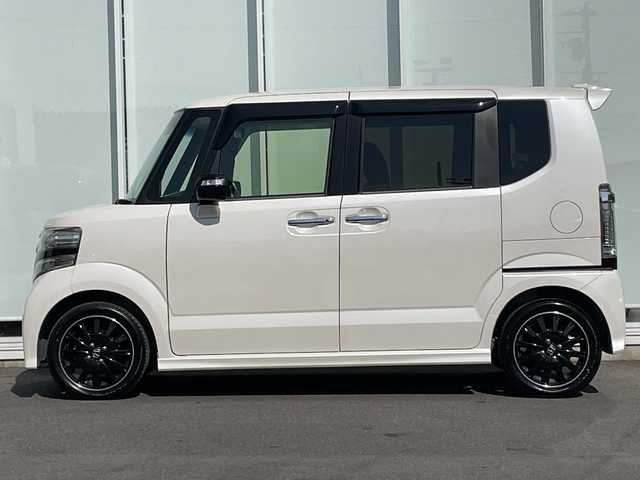 ホンダ Ｎ ＢＯＸ カスタムGターボSSブラッククタイル 神奈川県 2017(平29)年 3.7万km プレミアムホワイトパールⅡ 純正８インチSDナビ（VXM-175VFEi）/フルセグ/Bluetooth/CD/DVD/バックカメラ/クルーズコントロール/シートヒーター/シティブレーキアクティブシステム/パドルシフト/オートリトラミラー/プッシュスタート/スマートキー/LEDフォグランプ/純正フロアマット/純正アルミホイール/レーンキープアシスト/アイドリングストップ/ハーフレザー/ETC/盗難防止装置/衝突被害軽減システム/横滑り防止装置/カーテンエアバック