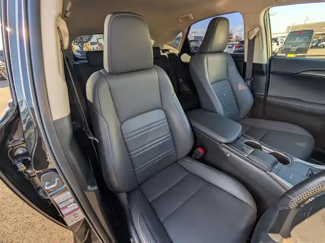 レクサス ＮＸ 300 Iパッケージ 福井県 2018(平30)年 3.9万km グラファイトブラックガラスフレーク 純正10.3インチメモリナビ/フルセグ/BT/CD/DVD/USB/AUX/Miracast/バック・サイドカメラ/衝突被害軽減システム/レーダークルーズコントロール/前後コーナーセンサー/BSM/レーンキープアシスト/横滑り防止装置/盗難防止装置/ビルトインETC2.0/ワイヤレス充電/パワーバックドア/ステアリングヒーター/SOSボタン/前後ドライブレコーダー/TZセーフティレーダー/パワーシート/シートヒーター/シートメモリー/純正フロアマット/パドルシフト/オートホールド/純正18インチAW/LEDヘッドライト/Fフォグ/スマートキー