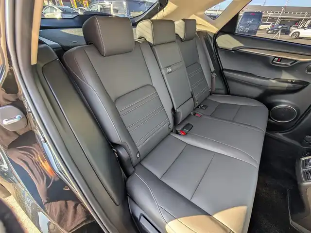 レクサス ＮＸ 300 Iパッケージ 福井県 2018(平30)年 3.9万km グラファイトブラックガラスフレーク 純正10.3インチメモリナビ/フルセグ/BT/CD/DVD/USB/AUX/Miracast/バック・サイドカメラ/衝突被害軽減システム/レーダークルーズコントロール/前後コーナーセンサー/BSM/レーンキープアシスト/横滑り防止装置/盗難防止装置/ビルトインETC2.0/ワイヤレス充電/パワーバックドア/ステアリングヒーター/SOSボタン/前後ドライブレコーダー/TZセーフティレーダー/パワーシート/シートヒーター/シートメモリー/純正フロアマット/パドルシフト/オートホールド/純正18インチAW/LEDヘッドライト/Fフォグ/スマートキー