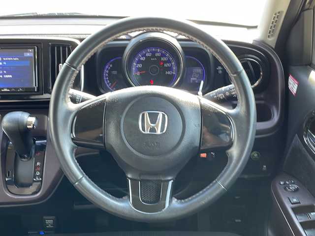 ホンダ Ｎ ＯＮＥ プレミアム Lパッケージ 新潟県 2013(平25)年 6万km プレミアムブルームーンパール 4WD/社外SDナビ(CN-HE01D)/CD/DVD/BT/フルセグテレビ/バックカメラ/ETC/ベンチシート/ミラーヒーター/スマートキー/プッシュスタート/キセノンヘッドライト/オートライト/フォグランプ/社外14インチアルミホイール