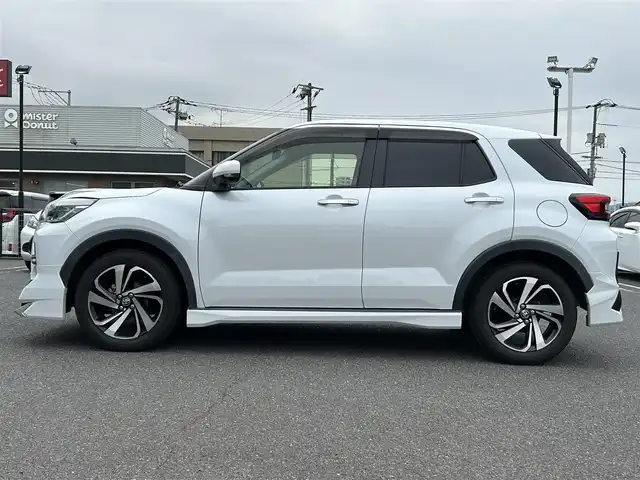 トヨタ ライズ Z 広島県 2022(令4)年 3.5万km シャイニングホワイトパール ワンオーナー/モデリスタエアロ/純正ディスプレイオーディオ/（AppleCarPlay/AndroidAuto/Bluetooth）/フルセグTV/全方位モニター/ETC/前後ドライブレコーダー/シートヒーター/衝突被害軽減ブレーキ/車線逸脱警報/ブラインドスポットモニター/リアクロストラフィックアラート/先行車発進お知らせ機能/レーダークルーズコントロール/コーナーセンサー/オートブレーキホールド/LEDヘッドライト/純正17インチAW