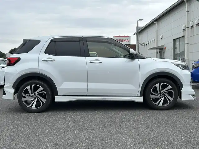 トヨタ ライズ Z 広島県 2022(令4)年 3.5万km シャイニングホワイトパール ワンオーナー/モデリスタエアロ/純正ディスプレイオーディオ/（AppleCarPlay/AndroidAuto/Bluetooth）/フルセグTV/全方位モニター/ETC/前後ドライブレコーダー/シートヒーター/衝突被害軽減ブレーキ/車線逸脱警報/ブラインドスポットモニター/リアクロストラフィックアラート/先行車発進お知らせ機能/レーダークルーズコントロール/コーナーセンサー/オートブレーキホールド/LEDヘッドライト/純正17インチAW