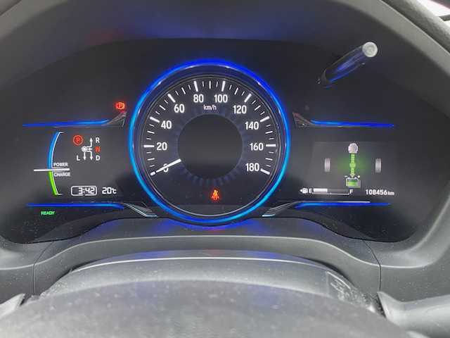 ホンダ ヴェゼル ハイブリッド X 富山県 2014(平26)年 10.9万km ホワイトオーキッドパール (株)IDOMが運営する【じしゃロン富山店】の自社ローン専用車両になります。こちらは現金またはオートローンご利用時の価格です。自社ローンご希望の方は別途その旨お申し付け下さい/ルーフレール/純正インターナビ/FM/AM/CD/TV/USB/HDMI/Bluetooth/シティブレーキアクティブシステム（衝突軽減）/バックカメラ/ビルトインETC/前方ドライブレコーダー/横滑り防止装置/クルーズコントロール/リアクティブフォースペダル（RFP）/スタッドレスタイヤ（サマータイヤ積み込み）/LEDヘッドライト/オートライト/フォグランプ/電子パーキング/ステアリングリモコン/プッシュスタート/スマートキー/スペアキー1本