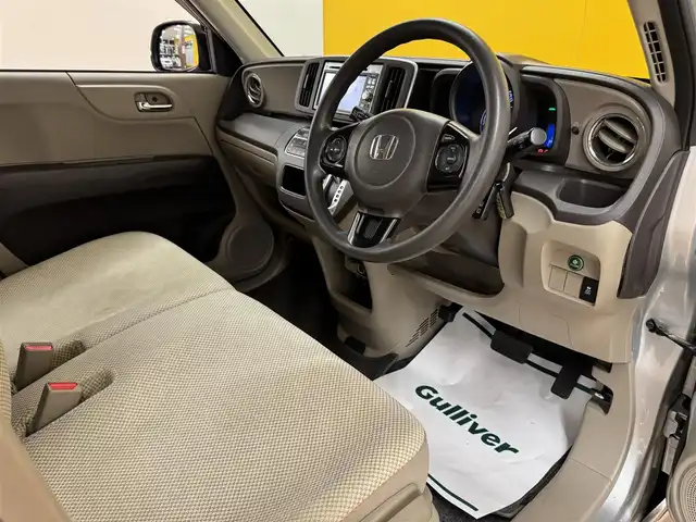 ホンダ Ｎ ＯＮＥ ツアラー Lパッケージ 群馬県 2013(平25)年 5.3万km アラバスターシルバーメタリック 安全装備/・クルーズコントロール/・オートライト/・横滑り防止/純正ナビゲーション/・AM/FM/ワンセグTV/・SD/CD/USB/バックカメラ/パドルシフト/HIDヘッドライト/ETC/純正フロアマット/純正ドアバイザー/純正14インチアルミホイール/スマートキー/プッシュスタート