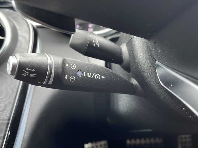 メルセデス・ベンツ Ｃ２００ アバンギャルド AMGライン 島根県 2015(平27)年 9.8万km ダイヤモンドホワイト メーカーナビゲーション/フルセグ BT/ブラインドスポットアシスト/アテンションアシスト/レーンキープアシスト/ブルメスターサウンド/レーダークルーズコントロール/パドルシフト/D席メモリシート/D席パワーシート/D/N席シートシーター/ETC/LEDヘッドライト/AUTOライト/アイドリングストップ/革巻きステアリング/ステアリングリモコン/純正18インチアルミホイール/ISOFIX/スマートキー