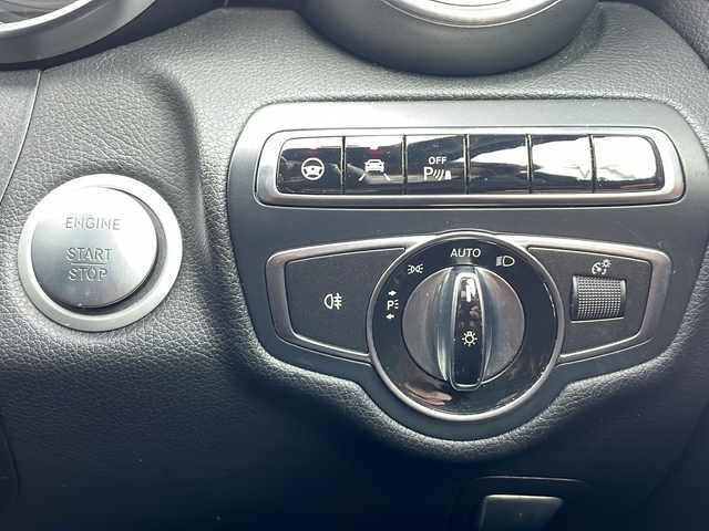 メルセデス・ベンツ Ｃ２００ アバンギャルド AMGライン 島根県 2015(平27)年 9.8万km ダイヤモンドホワイト メーカーナビゲーション/フルセグ BT/ブラインドスポットアシスト/アテンションアシスト/レーンキープアシスト/ブルメスターサウンド/レーダークルーズコントロール/パドルシフト/D席メモリシート/D席パワーシート/D/N席シートシーター/ETC/LEDヘッドライト/AUTOライト/アイドリングストップ/革巻きステアリング/ステアリングリモコン/純正18インチアルミホイール/ISOFIX/スマートキー