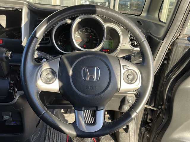 ホンダ Ｎ ＢＯＸ G ターボ Lパッケージ 静岡県 2014(平26)年 7.7万km 黒 主要装備/・両側パワスラ/・ETC/・クルコン/・横滑り防止装置/・純正フロアマット/・ステリモ/・パドルシフト/・スマートキー/・プッシュスタート/・オートエアコン