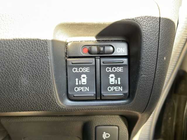 ホンダ Ｎ ＢＯＸ G ターボ Lパッケージ 静岡県 2014(平26)年 7.7万km 黒 主要装備/・両側パワスラ/・ETC/・クルコン/・横滑り防止装置/・純正フロアマット/・ステリモ/・パドルシフト/・スマートキー/・プッシュスタート/・オートエアコン