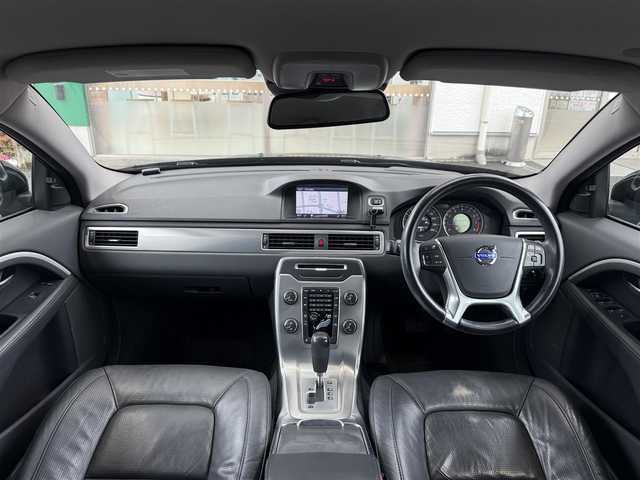 ボルボ Ｖ７０ T5 SE 愛知県 2012(平24)年 7.6万km ブラックサファイアメタリック /正規ディーラー車//禁煙車//ワンオーナー//メーカーナビ//フルセグ/Bluetooth/USB/CD/DVD//ステアリング連動バックカメラ//ETC//黒革シート//パワーシート/D席メモリー式//シートヒーター//ベンチレーション//セーフティパッケージ//CitySafety//LaneDepartWarrning//ドライバーアラート//レーダークルーズコントロール//BLIS//距離警告//DSTC//純正17インチアルミホイール//HIDヘッドライト//フロント・リヤフォグランプ//ルーフレール//パワーバックドア//プッシュスタート//スペアスマートキー//革巻きステアリング//ステアリングリモコン//チルト&テレスコピックステアリング//オートリトラクタブルウィンカーミラー//純正フロアマット//トノカバー//保証書//取扱説明書//点検整備記録簿H26.27.28.29.R1.2.3.5