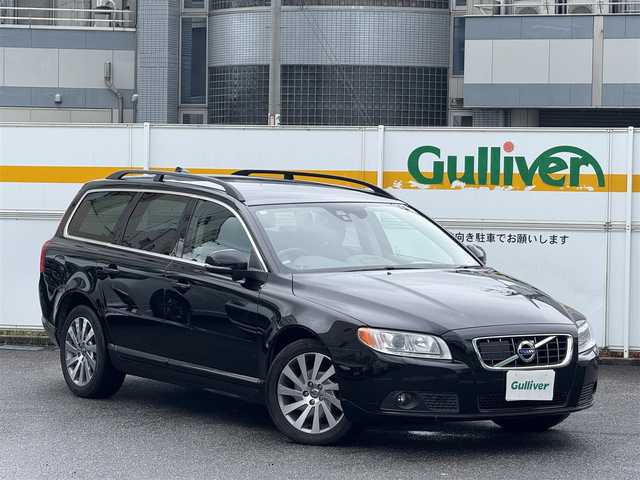 ボルボ Ｖ７０ T5 SE 愛知県 2012(平24)年 7.6万km ブラックサファイアメタリック /正規ディーラー車//禁煙車//ワンオーナー//メーカーナビ//フルセグ/Bluetooth/USB/CD/DVD//ステアリング連動バックカメラ//ETC//黒革シート//パワーシート/D席メモリー式//シートヒーター//ベンチレーション//セーフティパッケージ//CitySafety//LaneDepartWarrning//ドライバーアラート//レーダークルーズコントロール//BLIS//距離警告//DSTC//純正17インチアルミホイール//HIDヘッドライト//フロント・リヤフォグランプ//ルーフレール//パワーバックドア//プッシュスタート//スペアスマートキー//革巻きステアリング//ステアリングリモコン//チルト&テレスコピックステアリング//オートリトラクタブルウィンカーミラー//純正フロアマット//トノカバー//保証書//取扱説明書//点検整備記録簿H26.27.28.29.R1.2.3.5