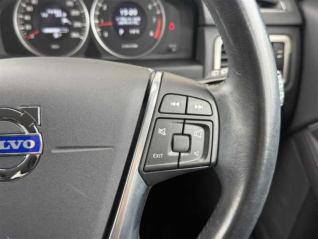 ボルボ Ｖ７０ T5 SE 愛知県 2012(平24)年 7.6万km ブラックサファイアメタリック /正規ディーラー車//禁煙車//ワンオーナー//メーカーナビ//フルセグ/Bluetooth/USB/CD/DVD//ステアリング連動バックカメラ//ETC//黒革シート//パワーシート/D席メモリー式//シートヒーター//ベンチレーション//セーフティパッケージ//CitySafety//LaneDepartWarrning//ドライバーアラート//レーダークルーズコントロール//BLIS//距離警告//DSTC//純正17インチアルミホイール//HIDヘッドライト//フロント・リヤフォグランプ//ルーフレール//パワーバックドア//プッシュスタート//スペアスマートキー//革巻きステアリング//ステアリングリモコン//チルト&テレスコピックステアリング//オートリトラクタブルウィンカーミラー//純正フロアマット//トノカバー//保証書//取扱説明書//点検整備記録簿H26.27.28.29.R1.2.3.5