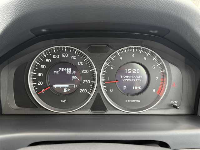 ボルボ Ｖ７０ T5 SE 愛知県 2012(平24)年 7.6万km ブラックサファイアメタリック /正規ディーラー車//禁煙車//ワンオーナー//メーカーナビ//フルセグ/Bluetooth/USB/CD/DVD//ステアリング連動バックカメラ//ETC//黒革シート//パワーシート/D席メモリー式//シートヒーター//ベンチレーション//セーフティパッケージ//CitySafety//LaneDepartWarrning//ドライバーアラート//レーダークルーズコントロール//BLIS//距離警告//DSTC//純正17インチアルミホイール//HIDヘッドライト//フロント・リヤフォグランプ//ルーフレール//パワーバックドア//プッシュスタート//スペアスマートキー//革巻きステアリング//ステアリングリモコン//チルト&テレスコピックステアリング//オートリトラクタブルウィンカーミラー//純正フロアマット//トノカバー//保証書//取扱説明書//点検整備記録簿H26.27.28.29.R1.2.3.5