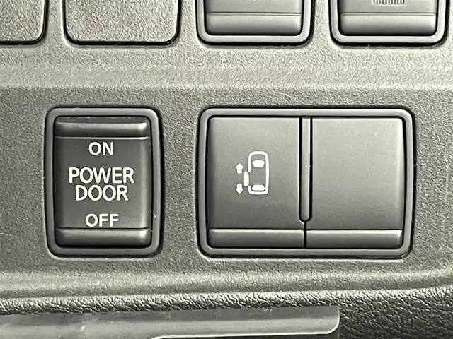 日産 セレナ X 埼玉県 2017(平29)年 6万km インペリアルアンバーP 純正7インチナビ/Bluetooth　TV　USB　AUX　CD　DVD　SD/後席フリップダウンモニター/片側パワースライドドア/クルーズコントロール/バックカメラ/ドライブレコーダー（前後）/オートライト/スマートキー/プッシュスタート