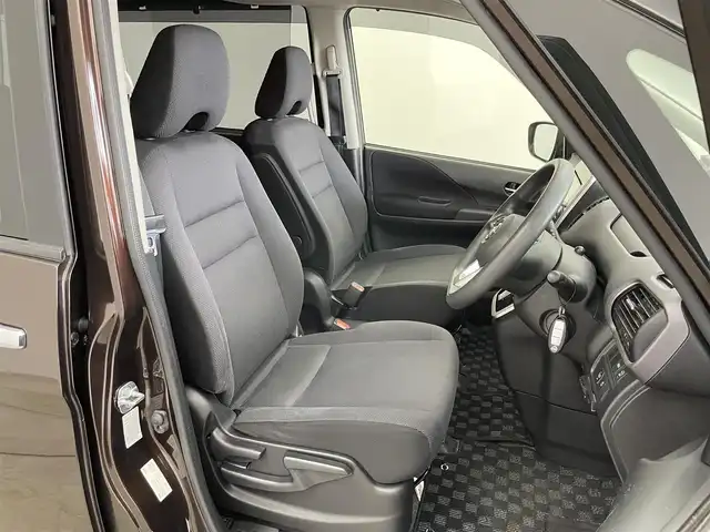 日産 セレナ X 埼玉県 2017(平29)年 6万km インペリアルアンバーP 純正7インチナビ/Bluetooth　TV　USB　AUX　CD　DVD　SD/後席フリップダウンモニター/片側パワースライドドア/クルーズコントロール/バックカメラ/ドライブレコーダー（前後）/オートライト/スマートキー/プッシュスタート