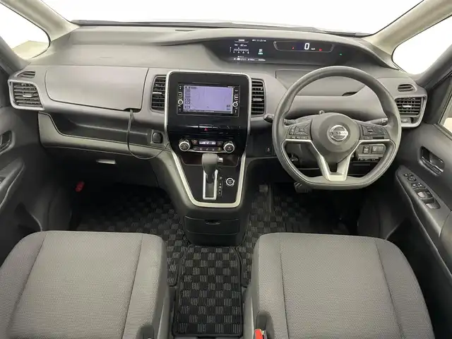 日産 セレナ X 埼玉県 2017(平29)年 6万km インペリアルアンバーP 純正7インチナビ/Bluetooth　TV　USB　AUX　CD　DVD　SD/後席フリップダウンモニター/片側パワースライドドア/クルーズコントロール/バックカメラ/ドライブレコーダー（前後）/オートライト/スマートキー/プッシュスタート