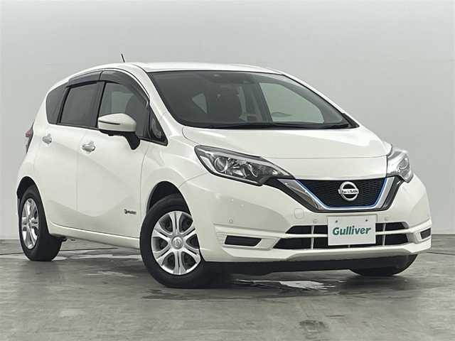 日産 ノート e－パワー B 福島県 2020(令2)年 4.7万km ホワイト 全方位運転支援システム/・衝突被害軽減ブレーキ/・踏み間違い防止アシスト/・車線逸脱警報装置/・オートマチックハイビーム/社外７インチナビ/・型番：AVIC-RZ003/・SD/AM/FM/・デジタルインナーミラー/・バックカメラ/・アラウンドビューモニター/・ETC/・前方ドライブレコーダー/ステアリングリモコン/プッシュスタート/・スマートキー/ハロゲンヘッドライト/・ライトレベライザー/・オートライト/電動格納ミラー/・ウィンカーミラー/前後コーナーセンサー/純正フロアマット