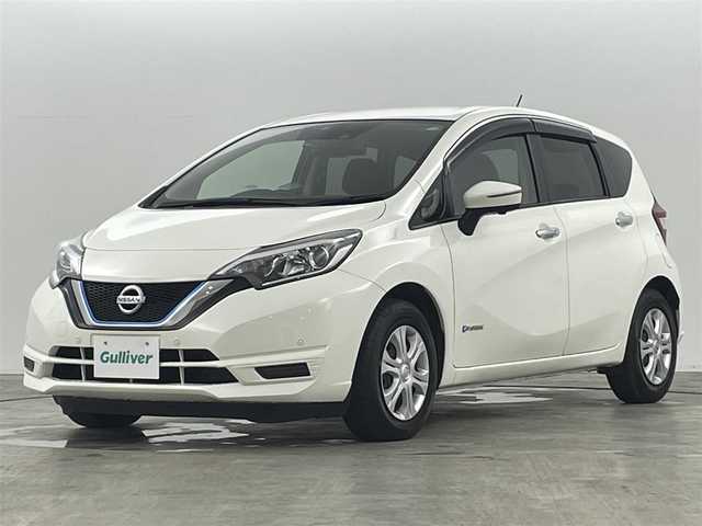 日産 ノート e－パワー B 福島県 2020(令2)年 4.7万km ホワイト 全方位運転支援システム/・衝突被害軽減ブレーキ/・踏み間違い防止アシスト/・車線逸脱警報装置/・オートマチックハイビーム/社外７インチナビ/・型番：AVIC-RZ003/・SD/AM/FM/・デジタルインナーミラー/・バックカメラ/・アラウンドビューモニター/・ETC/・前方ドライブレコーダー/ステアリングリモコン/プッシュスタート/・スマートキー/ハロゲンヘッドライト/・ライトレベライザー/・オートライト/電動格納ミラー/・ウィンカーミラー/前後コーナーセンサー/純正フロアマット