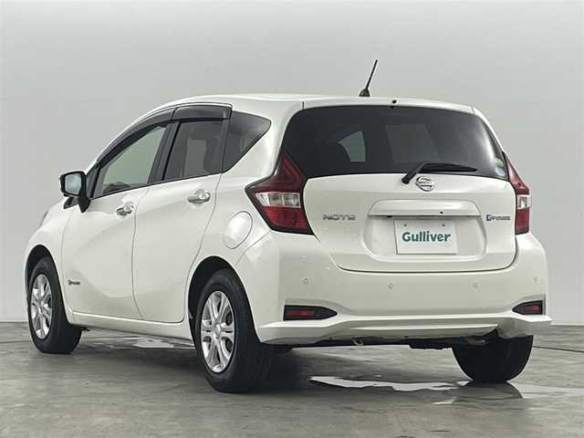 日産 ノート e－パワー B 福島県 2020(令2)年 4.7万km ホワイト 全方位運転支援システム/・衝突被害軽減ブレーキ/・踏み間違い防止アシスト/・車線逸脱警報装置/・オートマチックハイビーム/社外７インチナビ/・型番：AVIC-RZ003/・SD/AM/FM/・デジタルインナーミラー/・バックカメラ/・アラウンドビューモニター/・ETC/・前方ドライブレコーダー/ステアリングリモコン/プッシュスタート/・スマートキー/ハロゲンヘッドライト/・ライトレベライザー/・オートライト/電動格納ミラー/・ウィンカーミラー/前後コーナーセンサー/純正フロアマット