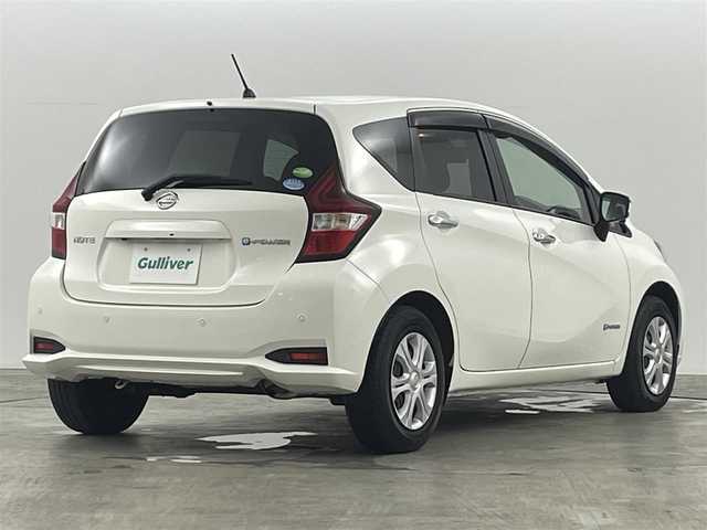 日産 ノート e－パワー B 福島県 2020(令2)年 4.7万km ホワイト 全方位運転支援システム/・衝突被害軽減ブレーキ/・踏み間違い防止アシスト/・車線逸脱警報装置/・オートマチックハイビーム/社外７インチナビ/・型番：AVIC-RZ003/・SD/AM/FM/・デジタルインナーミラー/・バックカメラ/・アラウンドビューモニター/・ETC/・前方ドライブレコーダー/ステアリングリモコン/プッシュスタート/・スマートキー/ハロゲンヘッドライト/・ライトレベライザー/・オートライト/電動格納ミラー/・ウィンカーミラー/前後コーナーセンサー/純正フロアマット