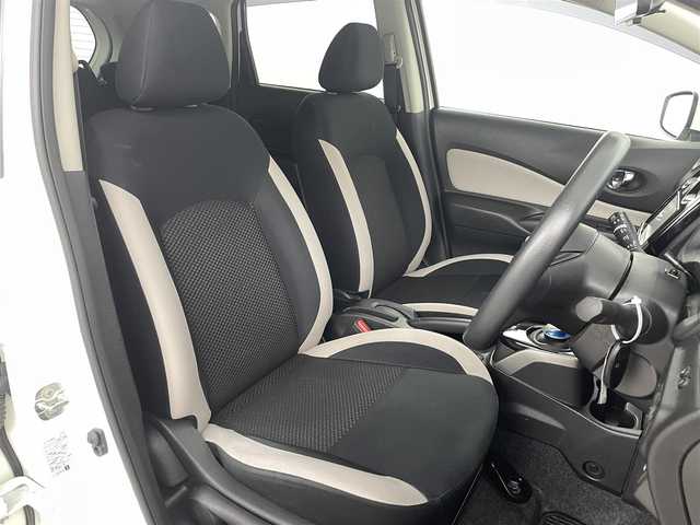 日産 ノート e－パワー B 福島県 2020(令2)年 4.7万km ホワイト 全方位運転支援システム/・衝突被害軽減ブレーキ/・踏み間違い防止アシスト/・車線逸脱警報装置/・オートマチックハイビーム/社外７インチナビ/・型番：AVIC-RZ003/・SD/AM/FM/・デジタルインナーミラー/・バックカメラ/・アラウンドビューモニター/・ETC/・前方ドライブレコーダー/ステアリングリモコン/プッシュスタート/・スマートキー/ハロゲンヘッドライト/・ライトレベライザー/・オートライト/電動格納ミラー/・ウィンカーミラー/前後コーナーセンサー/純正フロアマット