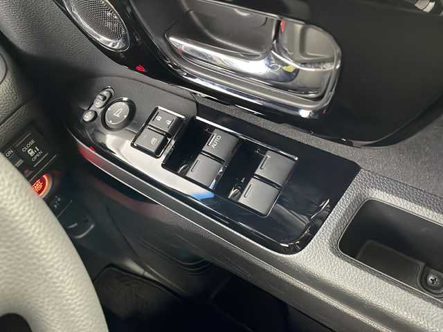 ホンダ Ｎ ＢＯＸ カスタム L 栃木県 2022(令4)年 3.7万km プレミアムサンライトホワイトパール ホンダセンシング/・衝突軽減ブレーキ/・誤発進抑制機能/・アダプティブクルーズコントロール/・車線維持支援システム/・路外逸脱抑制機能/・先行車発進お知らせ機能/・標識認識機能/・オートハイビーム/純正ナビ/(CD/DVD/BT/USB/TV)/禁煙車/両側パワースライドドア/ＵＳＢ接続/ＬＥＤヘッドライト/フォグライト/電子パーキングブレーキ/ブレーキホールド/コーナーセンサー/シートヒーター/スマートキー/プッシュスタート/電動格納ミラー