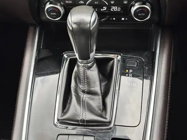 マツダ ＣＸ－８ XD Lパッケージ 宮城県 2018(平30)年 8.8万km スノーフレイクホワイトパールマイカ 360度ビューモニター/パーキングセンサー（フロント）/CD/DVD/地デジTV/＝＝＝/アドバンスドスマートシティブレーキサポート/ブラインドスポットモニタリング/パーキングセンサー（リア）/レーダークルーズコントロール/スマートブレーキサポート/レーンキープアシストシステム/車線逸脱警報システム/車間認知支援システム/交通標識認識システム/ドライバーアテンションアラート/ヘッドアップディスプレイ/純正ナビ/・Bluetooth/ETC2.0（バイザー裏）/パワーバックドア/本革シート/シートヒーター（前席/2列目）/パワーシート（運転席メモリー機能付）/革巻きステアリング/ステアリングヒーター/ステアリングスイッチ/電動パーキングブレーキ/ブレーキホールド/アダプティブLEDヘッドランプ/オートライト/スマートキー＆プッシュスタート/電動格納ミラー/ルーフレール/純正19インチAW/純正フロアマット/W/サイド/カーテンエアバッグ