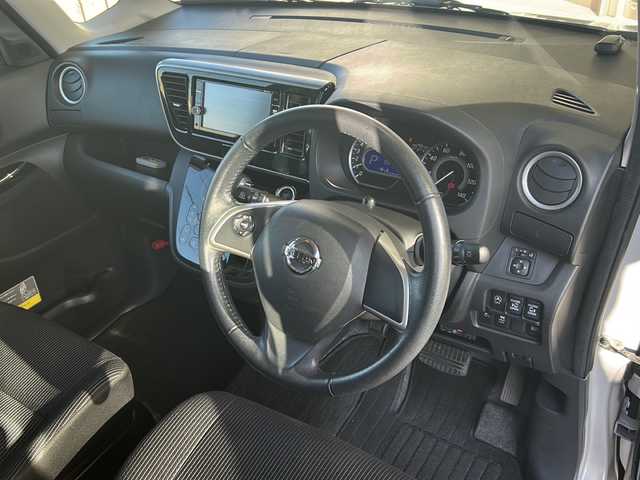 日産 デイズ ルークス ハイウェイスターX Gパッケージ 静岡県 2017(平29)年 5.5万km レモンライム/エアグレー 純正ナビ/全方位カメラ/バックカメラ/両側パワースライドドア/純正ドライブレコーダー/助手席スライドアップシート/ETC/LEDヘッドライト/フォグランプ/エマージェンシーブレーキ/スマートキー/スペアキー×１/ステアリングリモコン/プッシュスタート/純正フロアマット/純正アルミホイール/アイドリングストップ