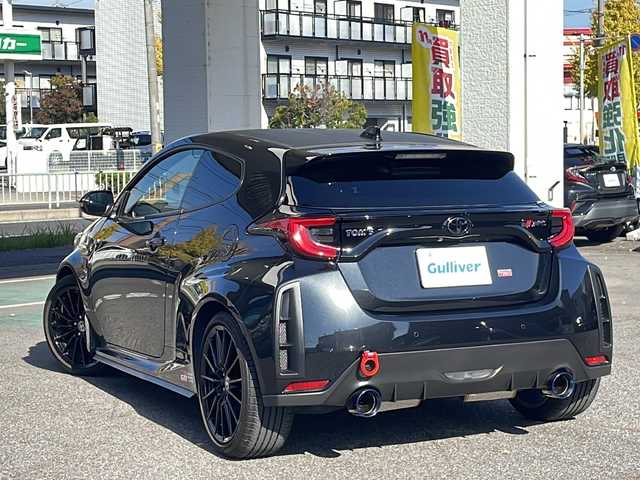 トヨタ ＧＲヤリス RS 愛知県 2021(令3)年 4.2万km プレシャスブラックパール /ワンオーナー//禁煙車//ドライブレコーダー前方（DC-DR652）//デジタルバックミラー//純正ナビ//フルセグテレビ//バックカメラ//クルーズコントロール（追従走行有）//ガナドールマフラー//パワーバー//プッシュスタート//パドルシフト//オートライト//AM・FM・Bluetooth・Miracast//ETC//ヘッドアップディスプレイ//純正マット//ISOFIX//ウィンカーミラー//衝突安全ボディー//電格格納ミラー　//スペアキー（1本）//シートヒーター//手動光軸調整ダイヤル//オートマチックハイビーム//ステアリングスイッチヒーター//フロントワイパーデアイサースイッチ//ブレーキホールドスイッチ//ドライブモードセレクトスイッチ//LTAスイッチ//車間距離切り替えスイッチ//ヘルプネットボタン//本革巻きステアリング//盗難防止システム//UVカットガラス//プライバシーガラス//牽引フック（前方・後方）//ステアリングスイッチ//保証書//取扱説明書//記録簿
