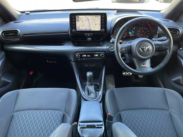 トヨタ ＧＲヤリス RS 愛知県 2021(令3)年 4.2万km プレシャスブラックパール /ワンオーナー//禁煙車//ドライブレコーダー前方（DC-DR652）//デジタルバックミラー//純正ナビ//フルセグテレビ//バックカメラ//クルーズコントロール（追従走行有）//ガナドールマフラー//パワーバー//プッシュスタート//パドルシフト//オートライト//AM・FM・Bluetooth・Miracast//ETC//ヘッドアップディスプレイ//純正マット//ISOFIX//ウィンカーミラー//衝突安全ボディー//電格格納ミラー　//スペアキー（1本）//シートヒーター//手動光軸調整ダイヤル//オートマチックハイビーム//ステアリングスイッチヒーター//フロントワイパーデアイサースイッチ//ブレーキホールドスイッチ//ドライブモードセレクトスイッチ//LTAスイッチ//車間距離切り替えスイッチ//ヘルプネットボタン//本革巻きステアリング//盗難防止システム//UVカットガラス//プライバシーガラス//牽引フック（前方・後方）//ステアリングスイッチ//保証書//取扱説明書//記録簿