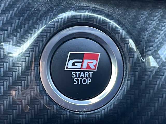 トヨタ ＧＲヤリス RS 愛知県 2021(令3)年 4.2万km プレシャスブラックパール /ワンオーナー//禁煙車//ドライブレコーダー前方（DC-DR652）//デジタルバックミラー//純正ナビ//フルセグテレビ//バックカメラ//クルーズコントロール（追従走行有）//ガナドールマフラー//パワーバー//プッシュスタート//パドルシフト//オートライト//AM・FM・Bluetooth・Miracast//ETC//ヘッドアップディスプレイ//純正マット//ISOFIX//ウィンカーミラー//衝突安全ボディー//電格格納ミラー　//スペアキー（1本）//シートヒーター//手動光軸調整ダイヤル//オートマチックハイビーム//ステアリングスイッチヒーター//フロントワイパーデアイサースイッチ//ブレーキホールドスイッチ//ドライブモードセレクトスイッチ//LTAスイッチ//車間距離切り替えスイッチ//ヘルプネットボタン//本革巻きステアリング//盗難防止システム//UVカットガラス//プライバシーガラス//牽引フック（前方・後方）//ステアリングスイッチ//保証書//取扱説明書//記録簿