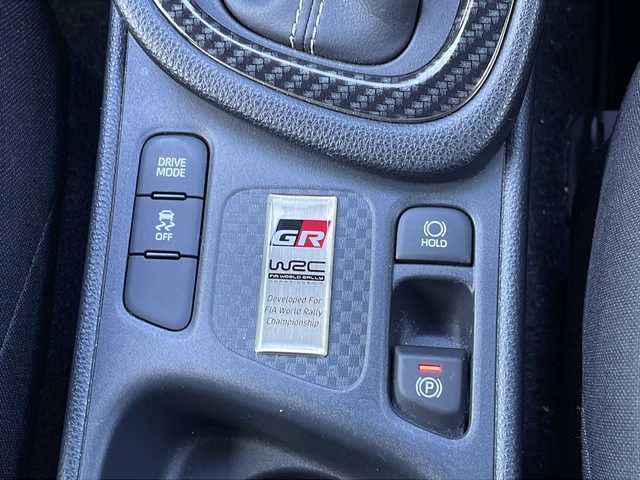 トヨタ ＧＲヤリス RS 愛知県 2021(令3)年 4.2万km プレシャスブラックパール /ワンオーナー//禁煙車//ドライブレコーダー前方（DC-DR652）//デジタルバックミラー//純正ナビ//フルセグテレビ//バックカメラ//クルーズコントロール（追従走行有）//ガナドールマフラー//パワーバー//プッシュスタート//パドルシフト//オートライト//AM・FM・Bluetooth・Miracast//ETC//ヘッドアップディスプレイ//純正マット//ISOFIX//ウィンカーミラー//衝突安全ボディー//電格格納ミラー　//スペアキー（1本）//シートヒーター//手動光軸調整ダイヤル//オートマチックハイビーム//ステアリングスイッチヒーター//フロントワイパーデアイサースイッチ//ブレーキホールドスイッチ//ドライブモードセレクトスイッチ//LTAスイッチ//車間距離切り替えスイッチ//ヘルプネットボタン//本革巻きステアリング//盗難防止システム//UVカットガラス//プライバシーガラス//牽引フック（前方・後方）//ステアリングスイッチ//保証書//取扱説明書//記録簿