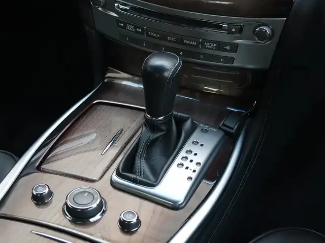 日産 フーガ ハイブリッド VIPパッケージ 石川県 2011(平23)年 15.7万km エターナルスノーホワイト バイキセノンライト/Fフォグライト/Fパワーシート/Fシートエアコン/ESC/フルセグTV/リアカメラ/Pスタート/ハンドルスイッチ/クルコン/オートライト/ビルトインETC/リアローラーブラインド/ドアバイザー/純正フロアマット/助手席オットマン