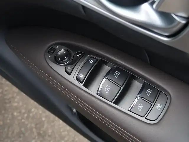 日産 フーガ ハイブリッド VIPパッケージ 石川県 2011(平23)年 15.7万km エターナルスノーホワイト バイキセノンライト/Fフォグライト/Fパワーシート/Fシートエアコン/ESC/フルセグTV/リアカメラ/Pスタート/ハンドルスイッチ/クルコン/オートライト/ビルトインETC/リアローラーブラインド/ドアバイザー/純正フロアマット/助手席オットマン